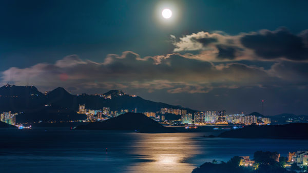 Hong Kong Island from Discovery Bay 02